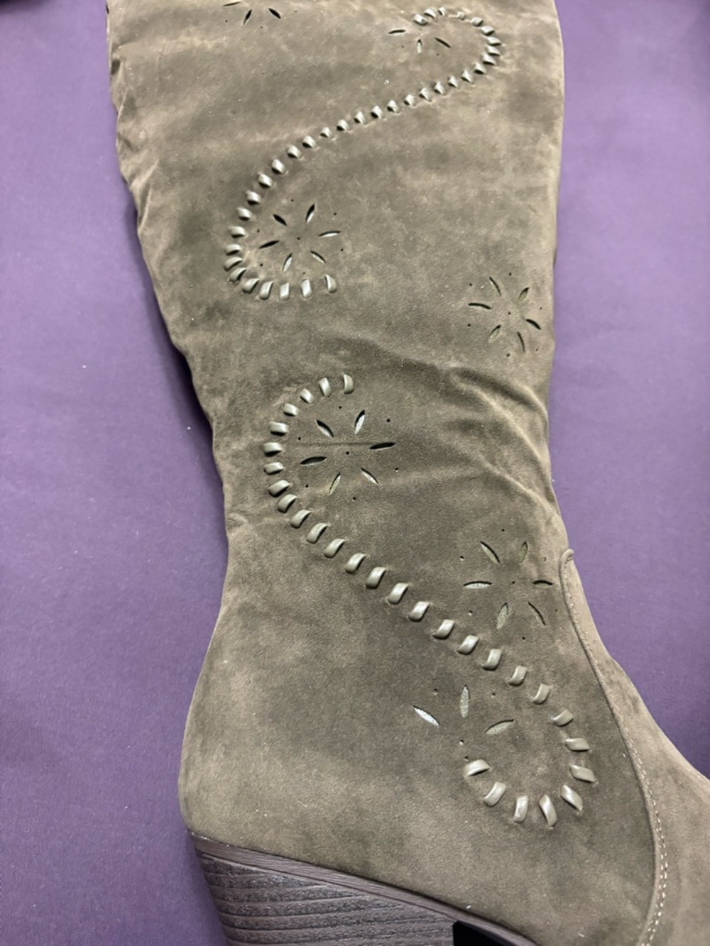 Women’s size 12 wide forest green boots